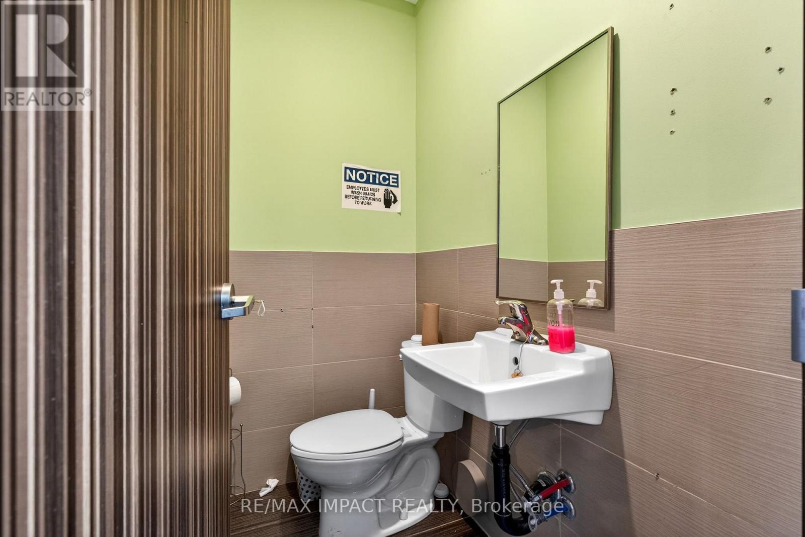 1812 Simcoe Street Property Photo 19