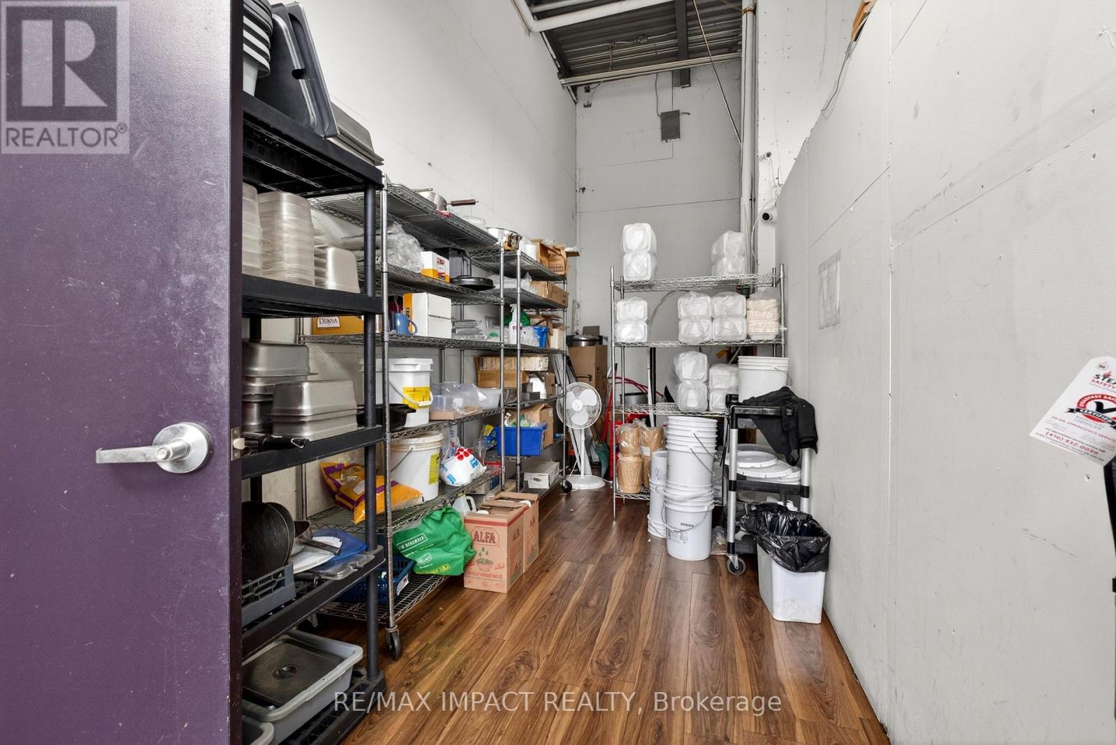 1812 Simcoe Street Property Photo 20
