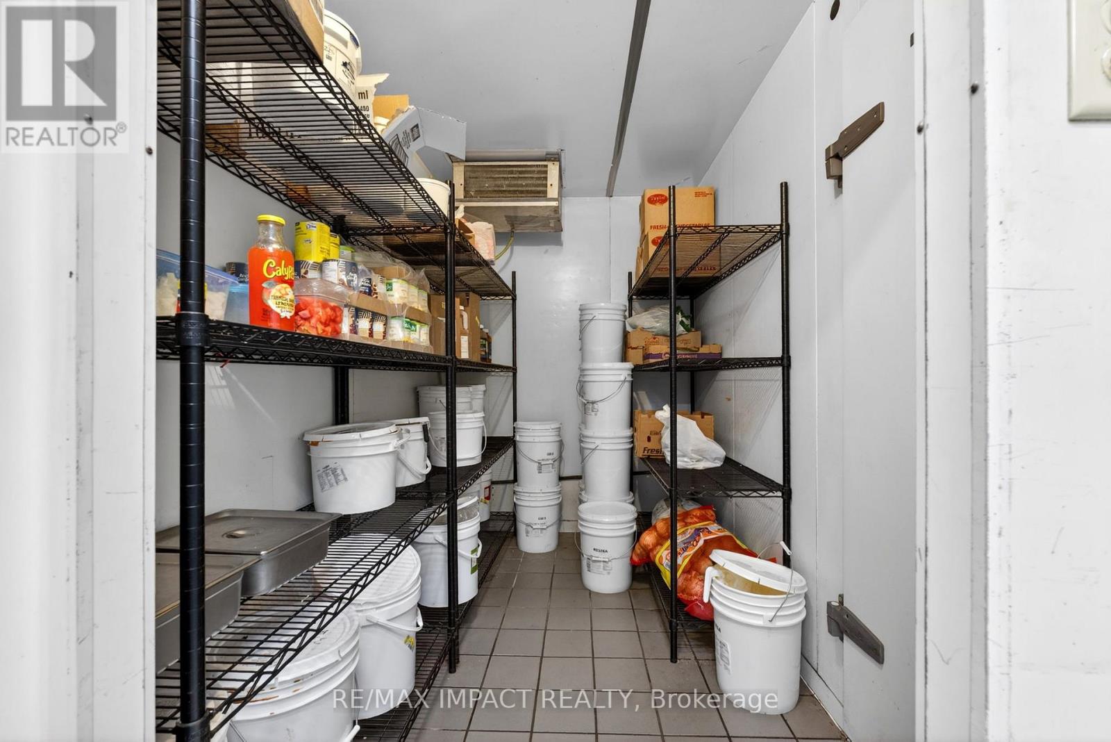 1812 Simcoe Street Property Photo 22