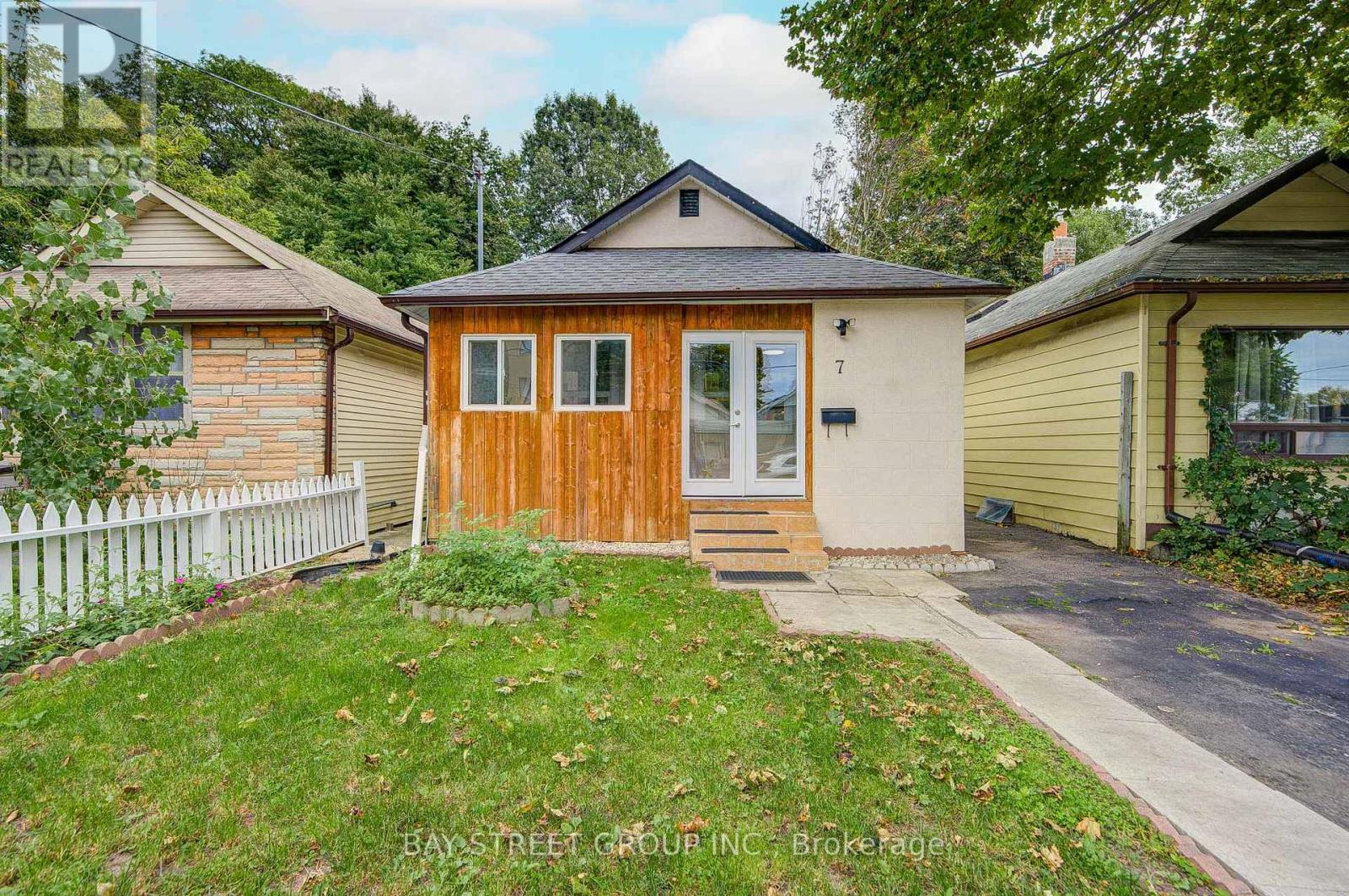 7 Emmott Avenue Property Photo 2