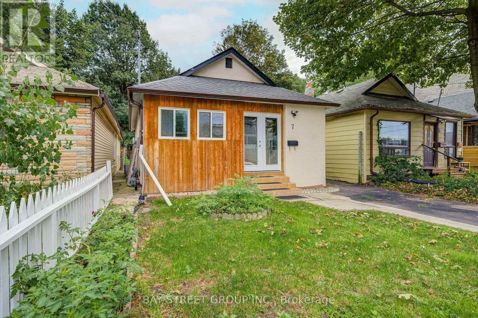 7 Emmott Avenue Property Photo 3