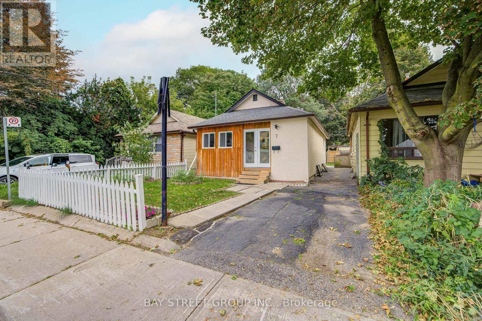 7 Emmott Avenue Property Photo 48