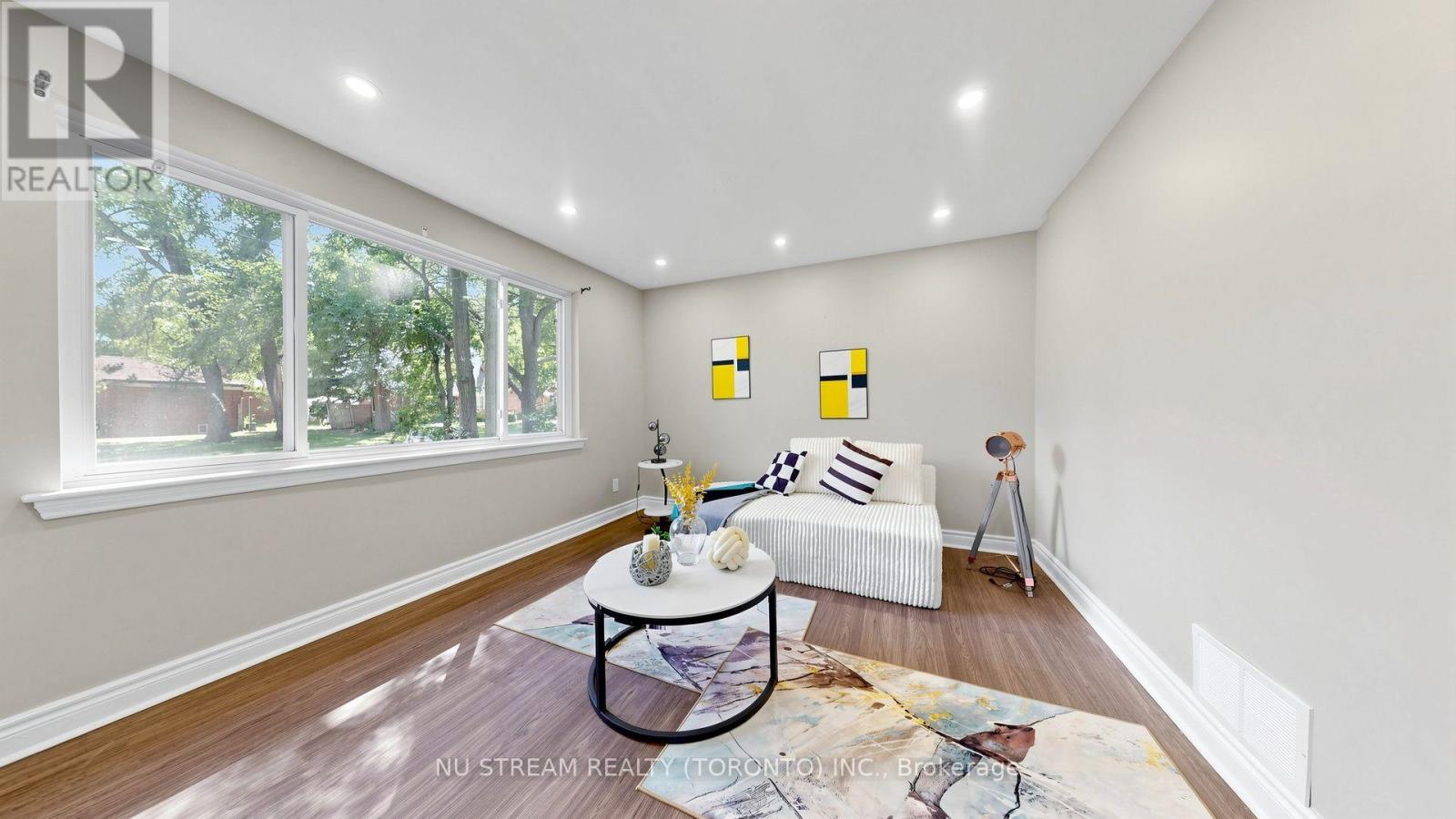 226 Oakridge Drive Property Photo 3