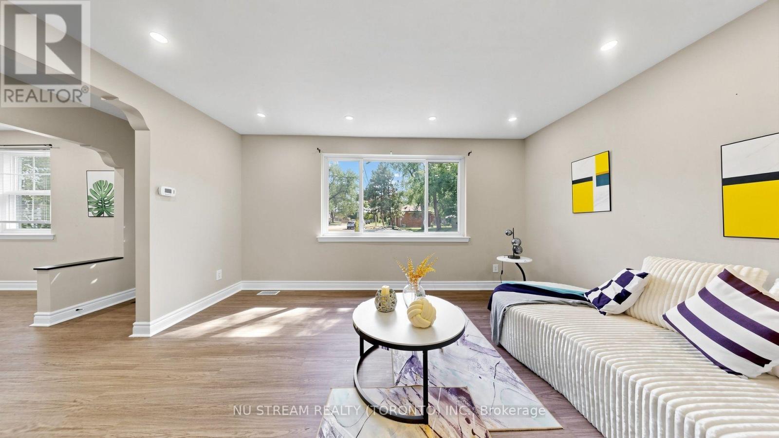 226 Oakridge Drive Property Photo 4