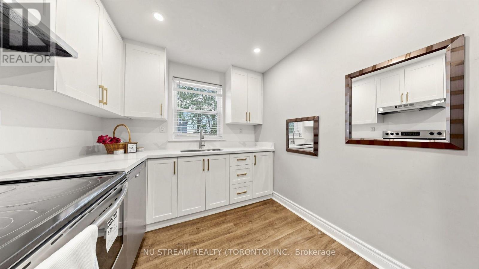 226 Oakridge Drive Property Photo 6