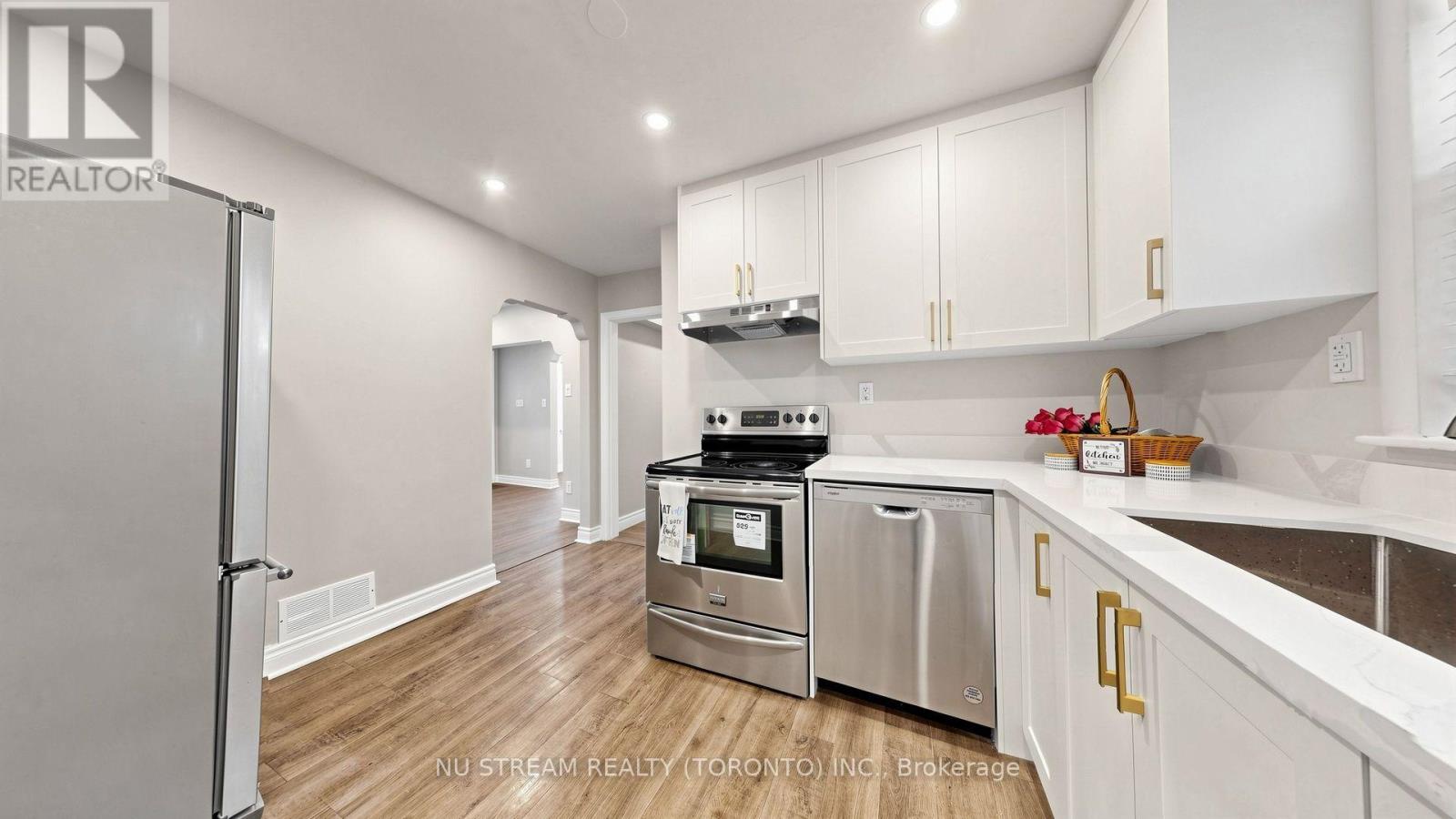 226 Oakridge Drive Property Photo 8