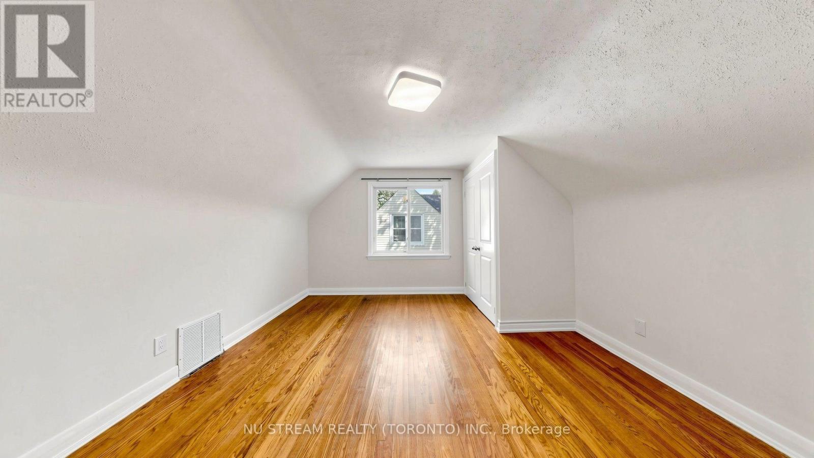 226 Oakridge Drive Property Photo 14