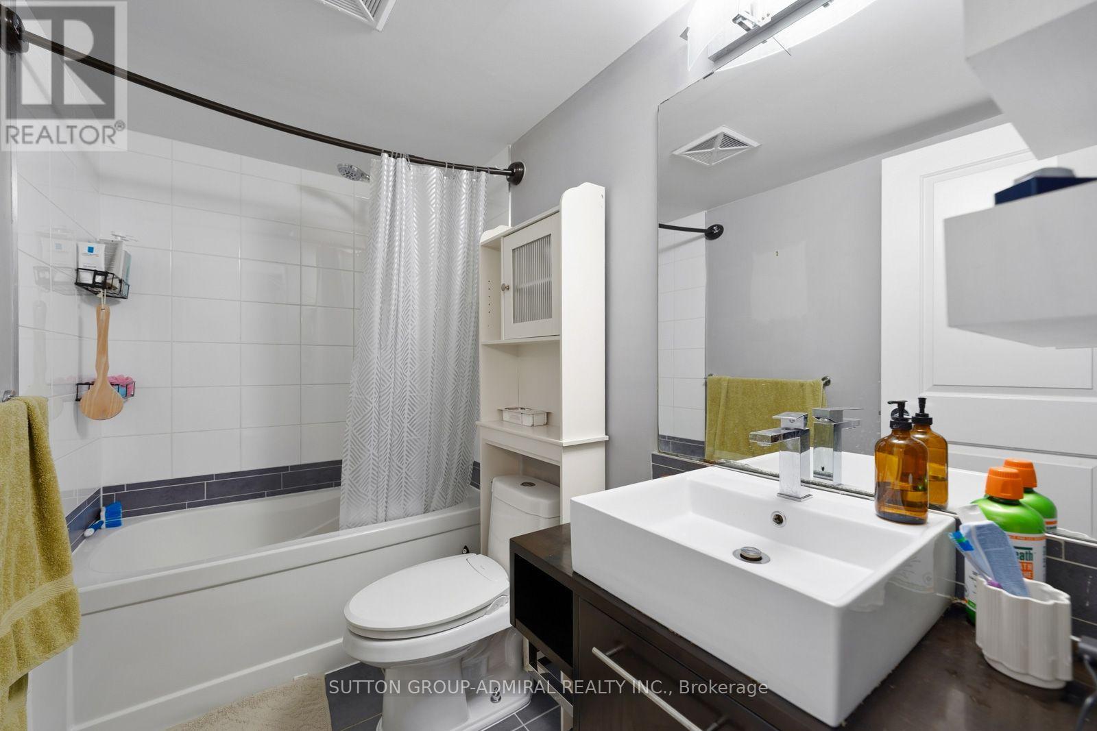 3203 - 25 Town Centre Court Property Photo 12