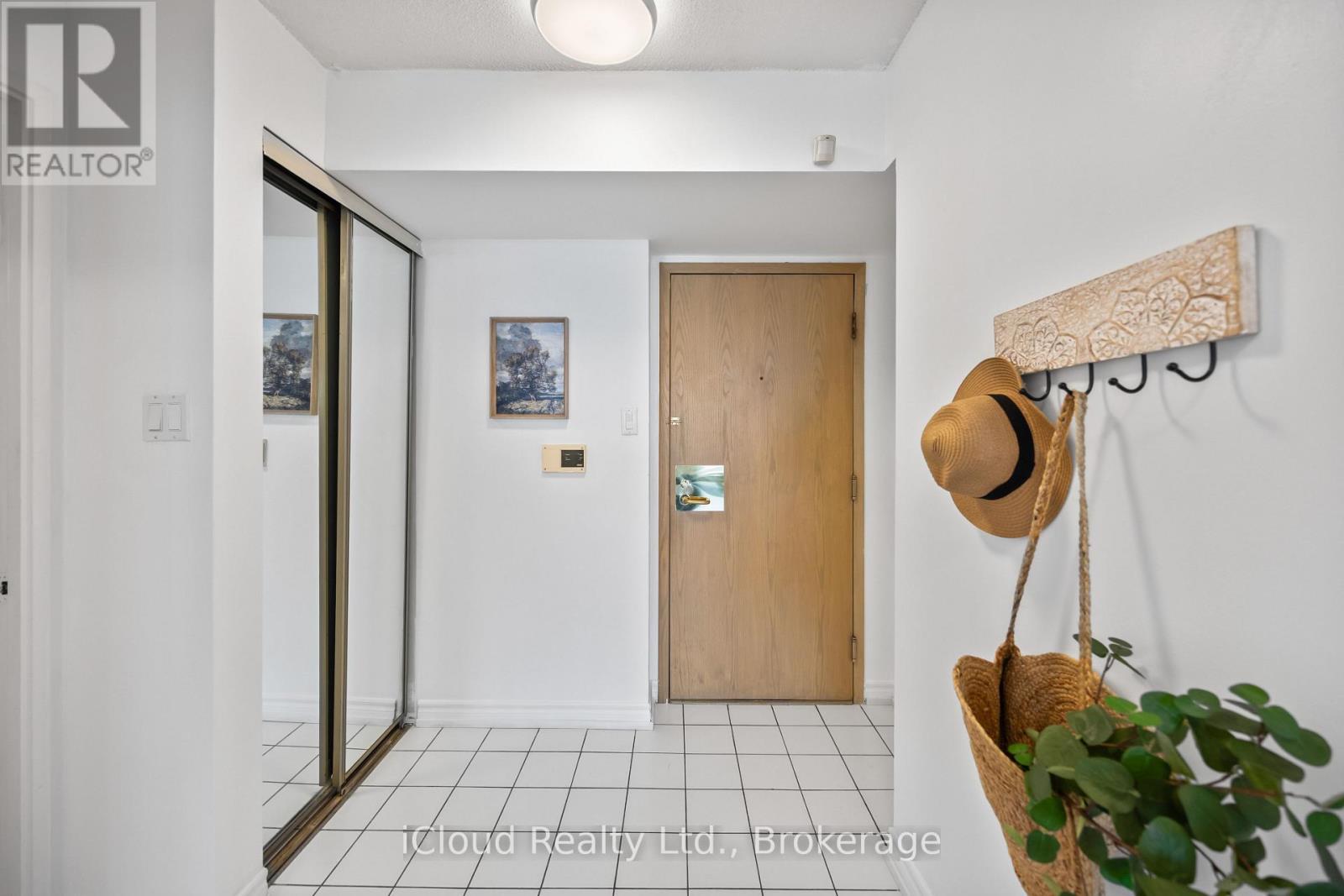 1107 - 3231 EGLINTON AVENUE E Property Photo 1