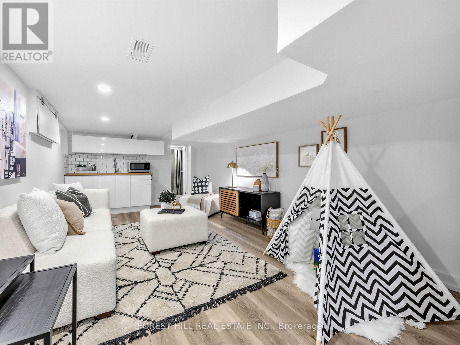 2375 Gerrard Street E Property Photo 17