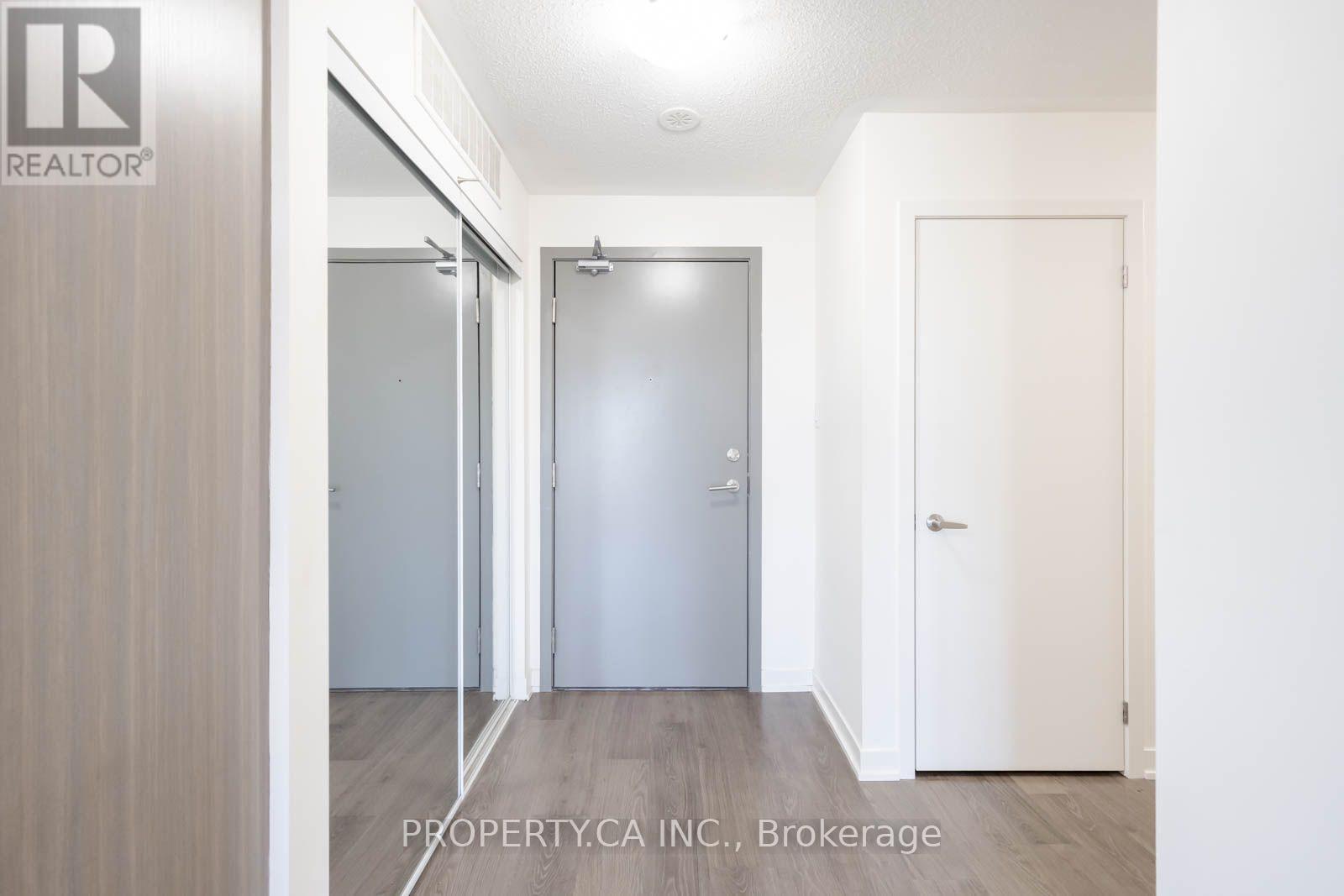 412 - 20 Orchid Place Drive Property Photo 5