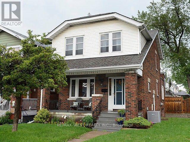 811 COXWELL AVENUE