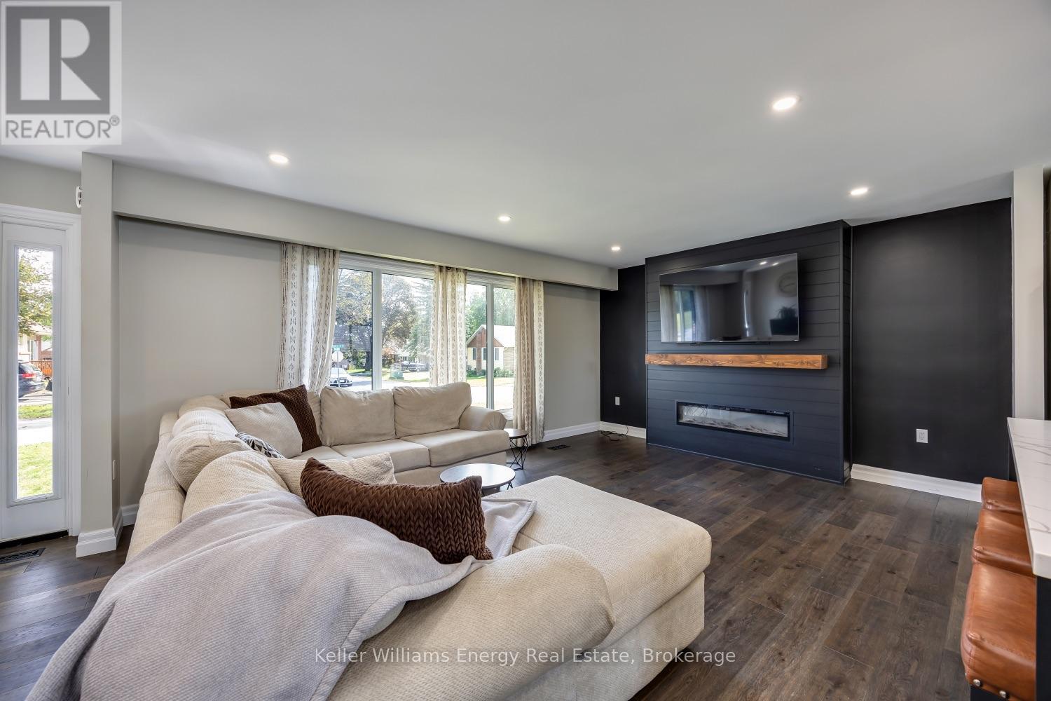 190 Church Street N Property Photo 5