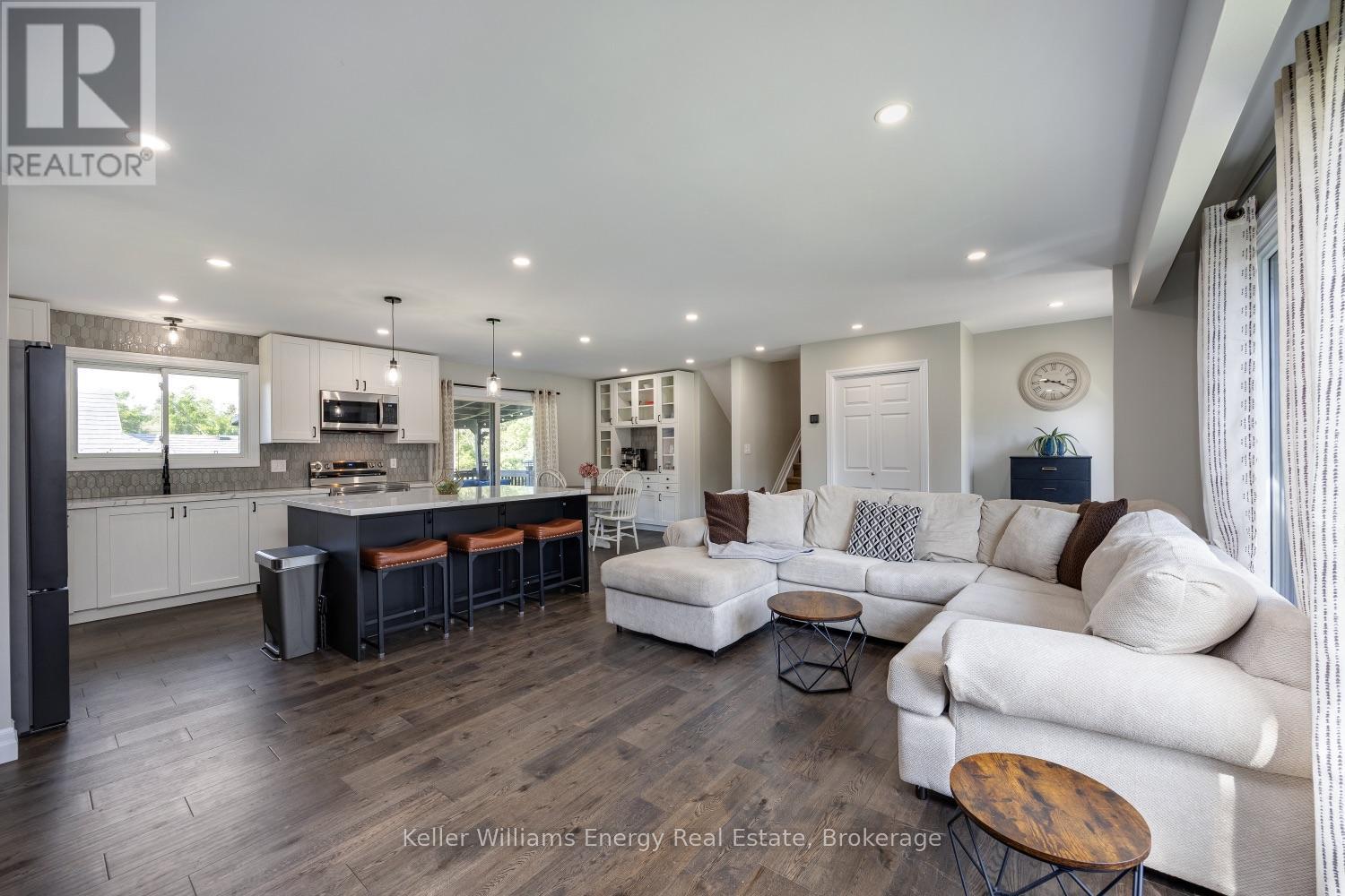 190 Church Street N Property Photo 6