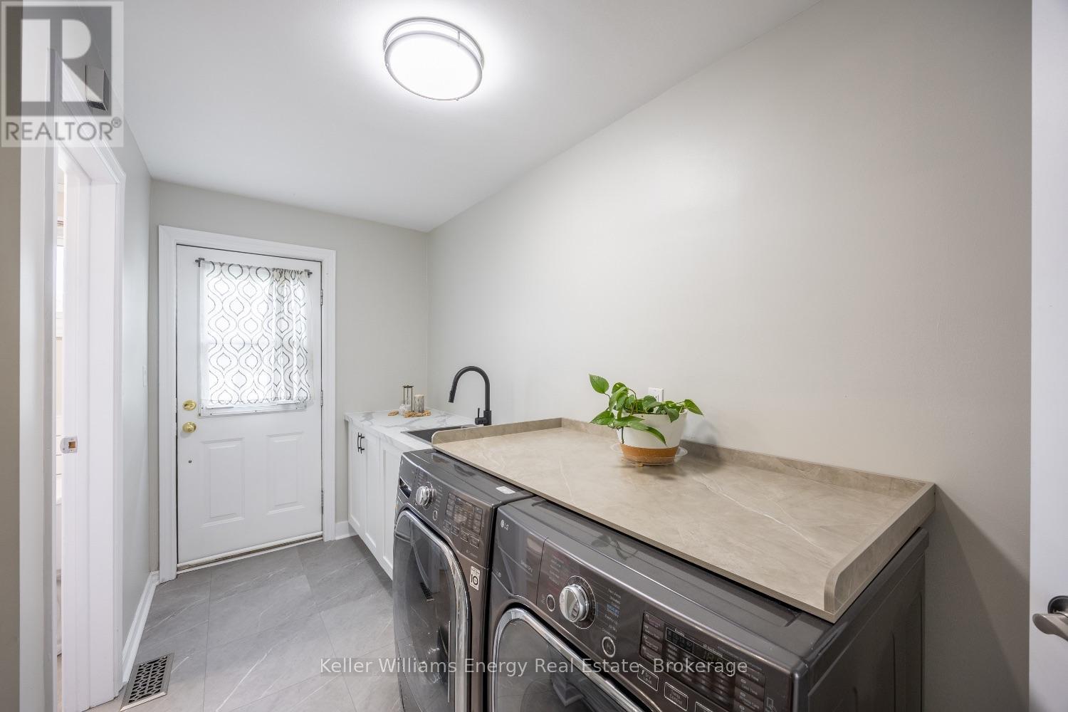 190 Church Street N Property Photo 15