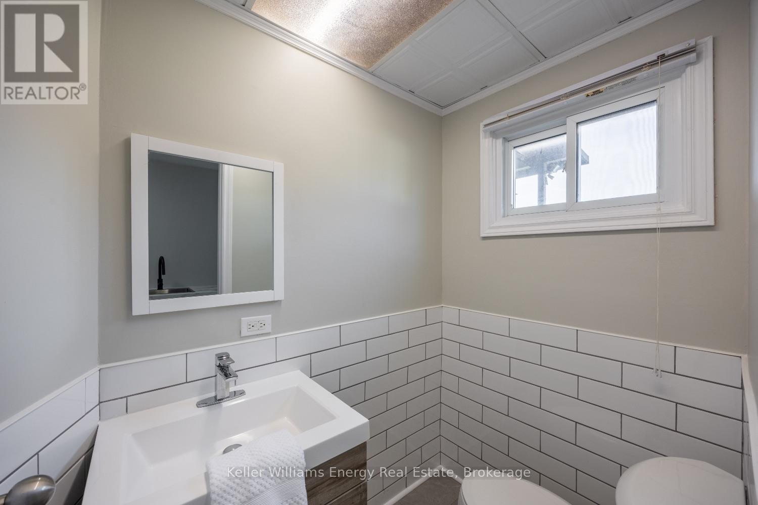 190 Church Street N Property Photo 16