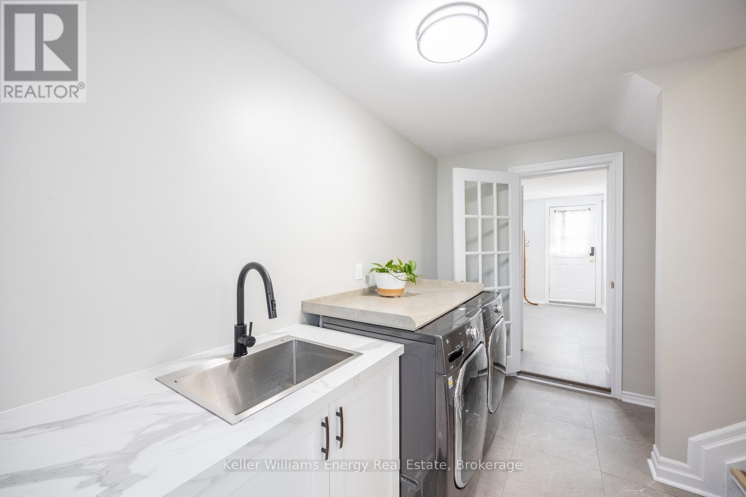 190 Church Street N Property Photo 17