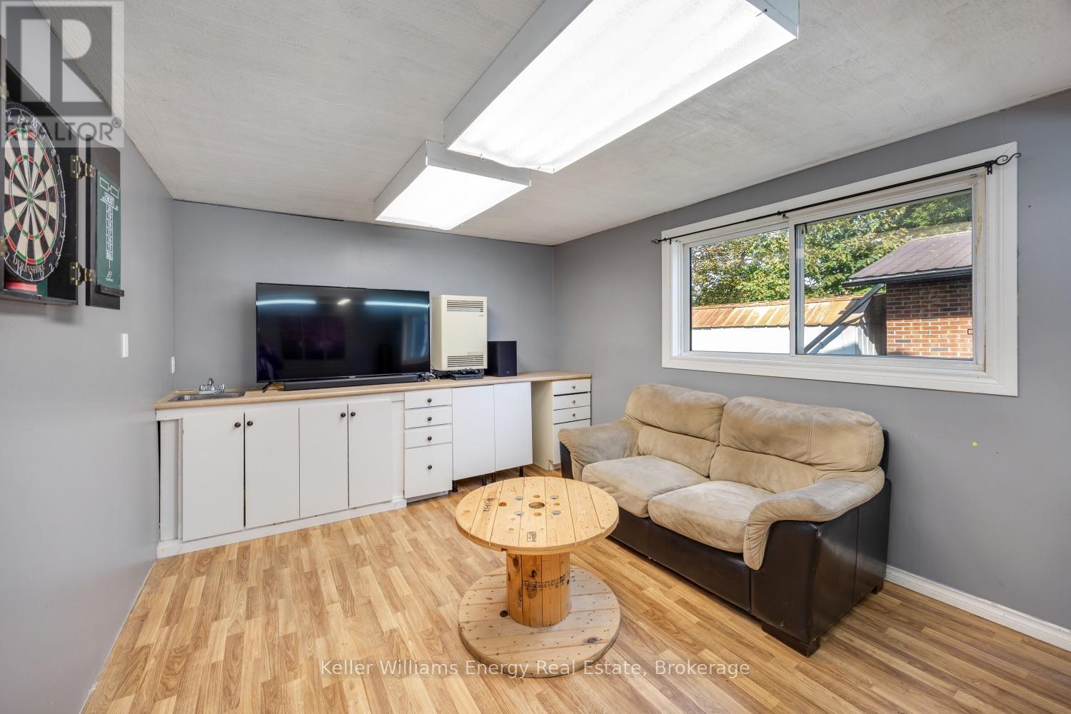 190 Church Street N Property Photo 20