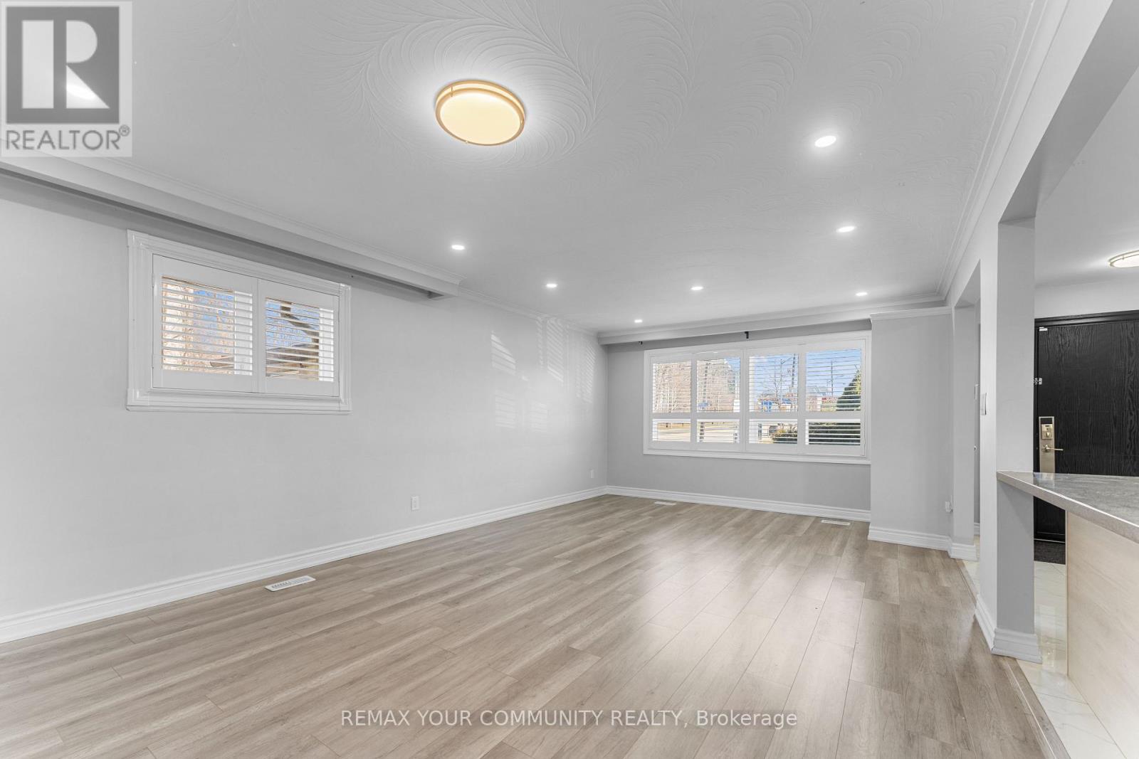 54 Saratoga Drive Property Photo 11