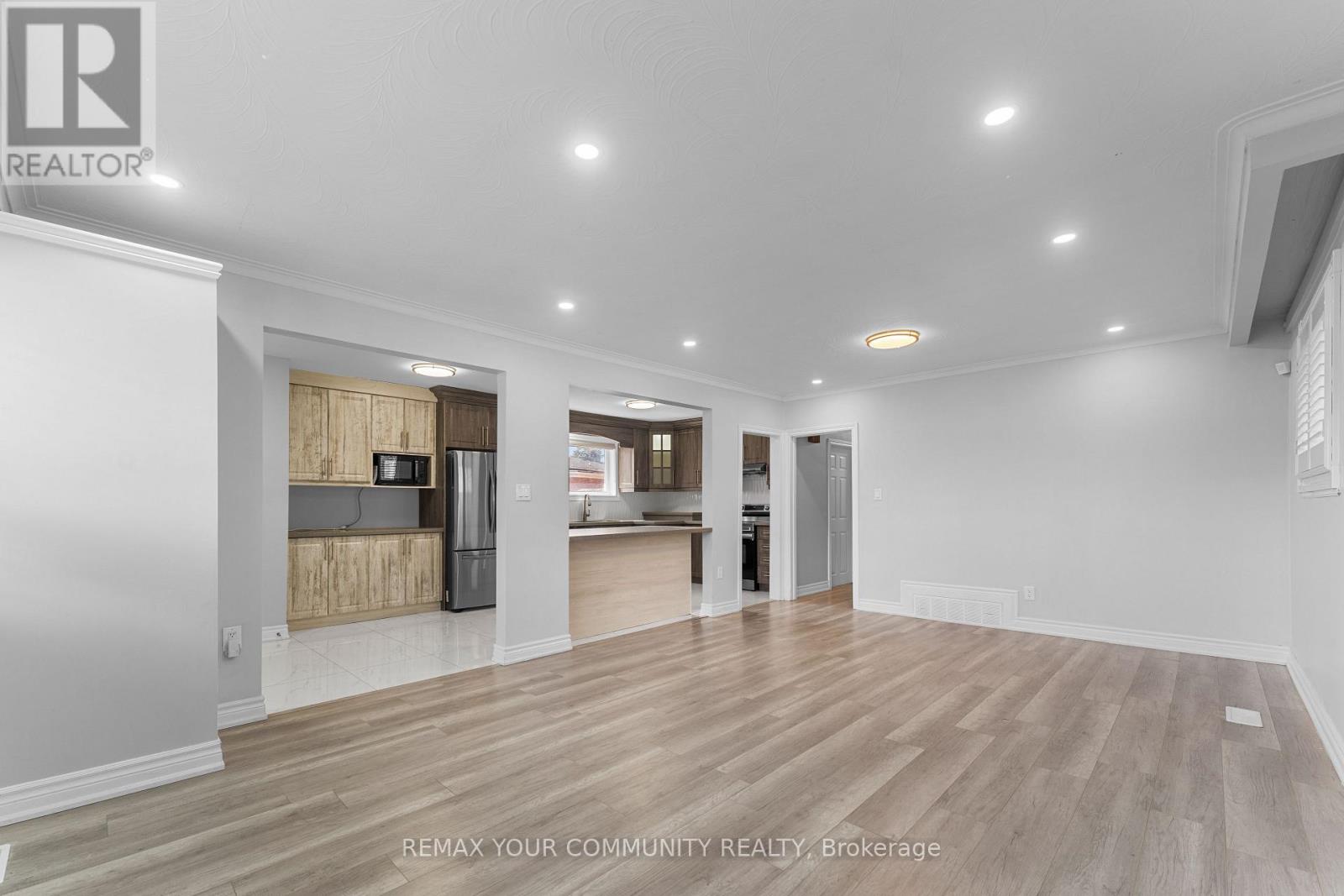 54 Saratoga Drive Property Photo 12