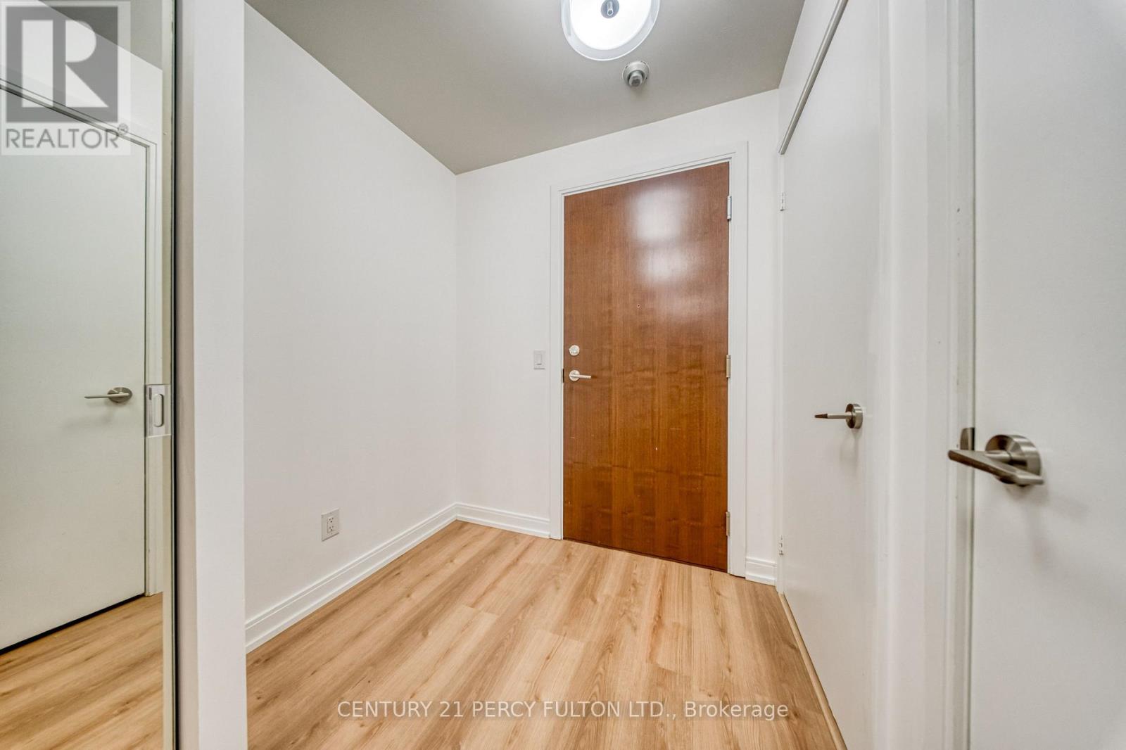 116 - 181 Village Green Square Property Photo 5