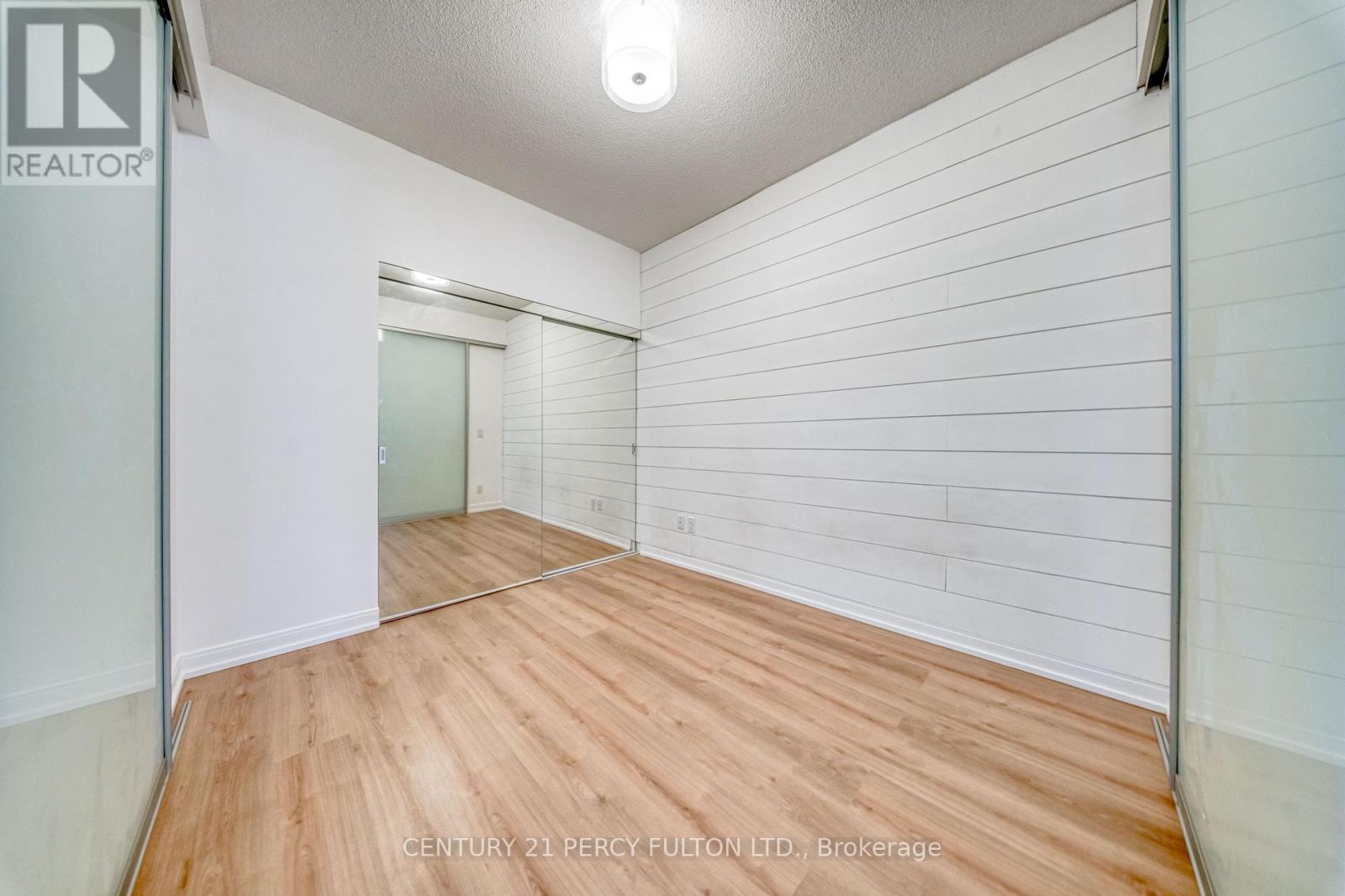 116 - 181 Village Green Square Property Photo 12