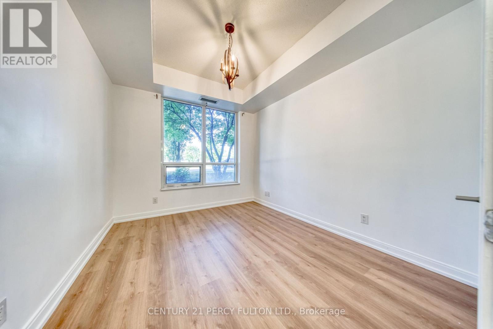 116 - 181 Village Green Square Property Photo 21