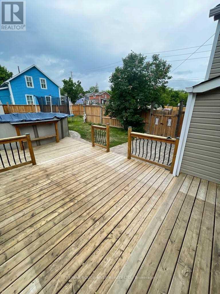 Upper - 131 John Street E Property Photo 24