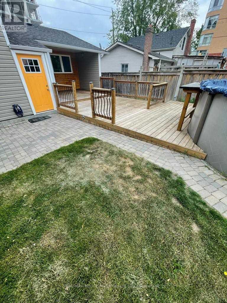 Upper - 131 John Street E Property Photo 26