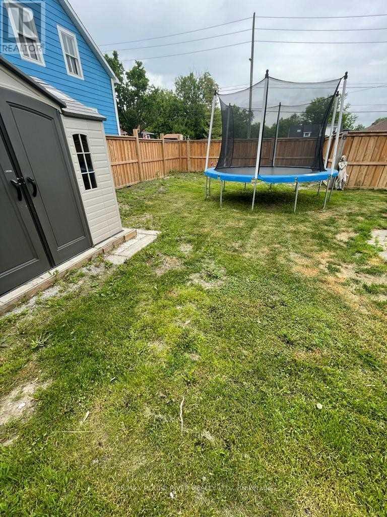 Upper - 131 John Street E Property Photo 27