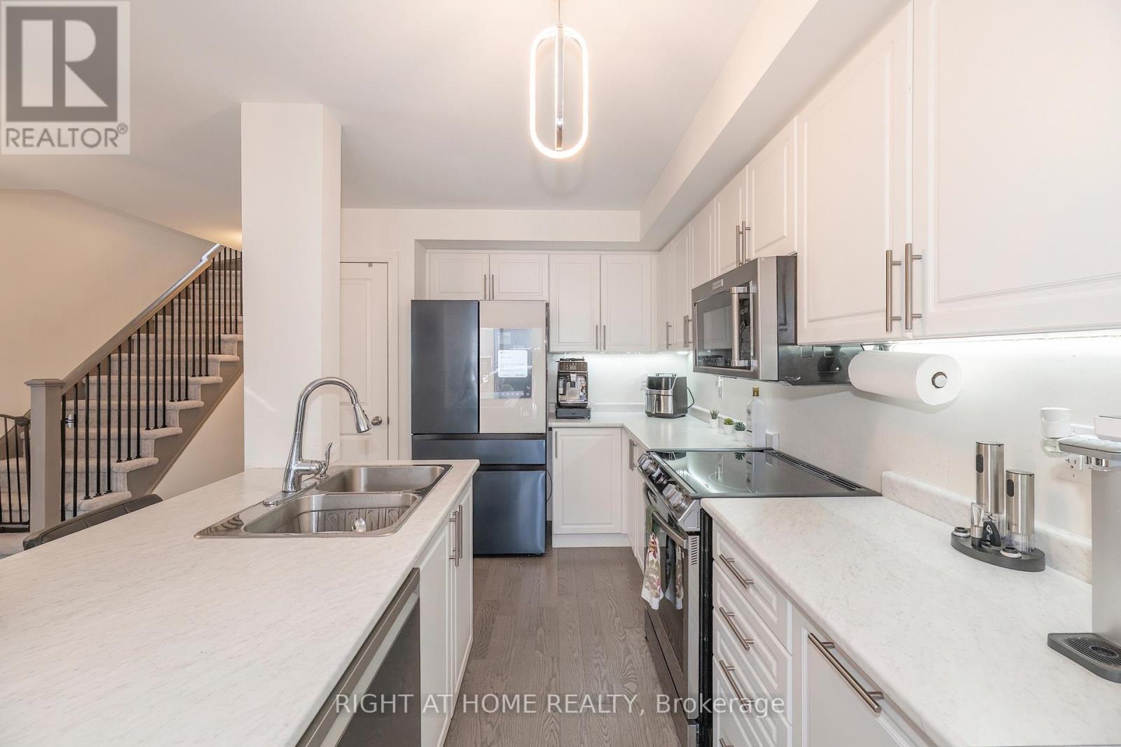 30 Caspian Square Property Photo 5