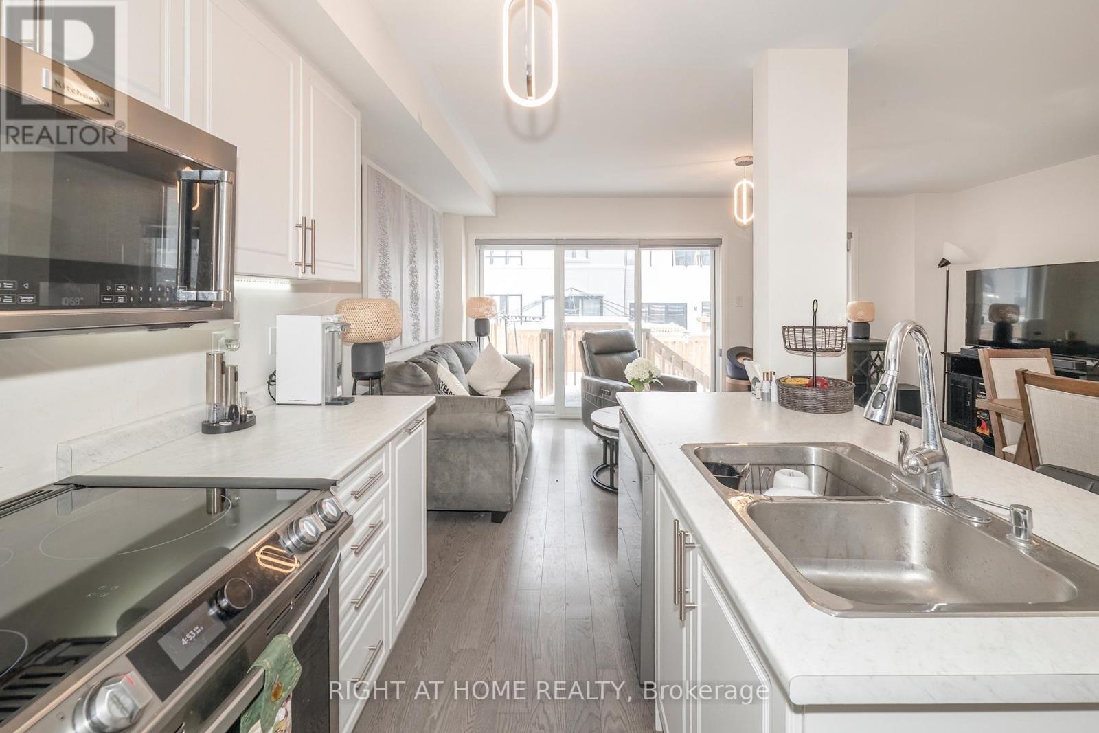 30 Caspian Square Property Photo 9