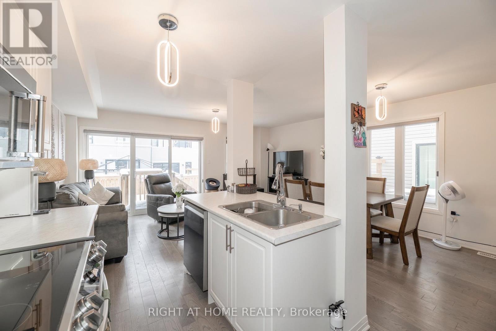 30 Caspian Square Property Photo 16
