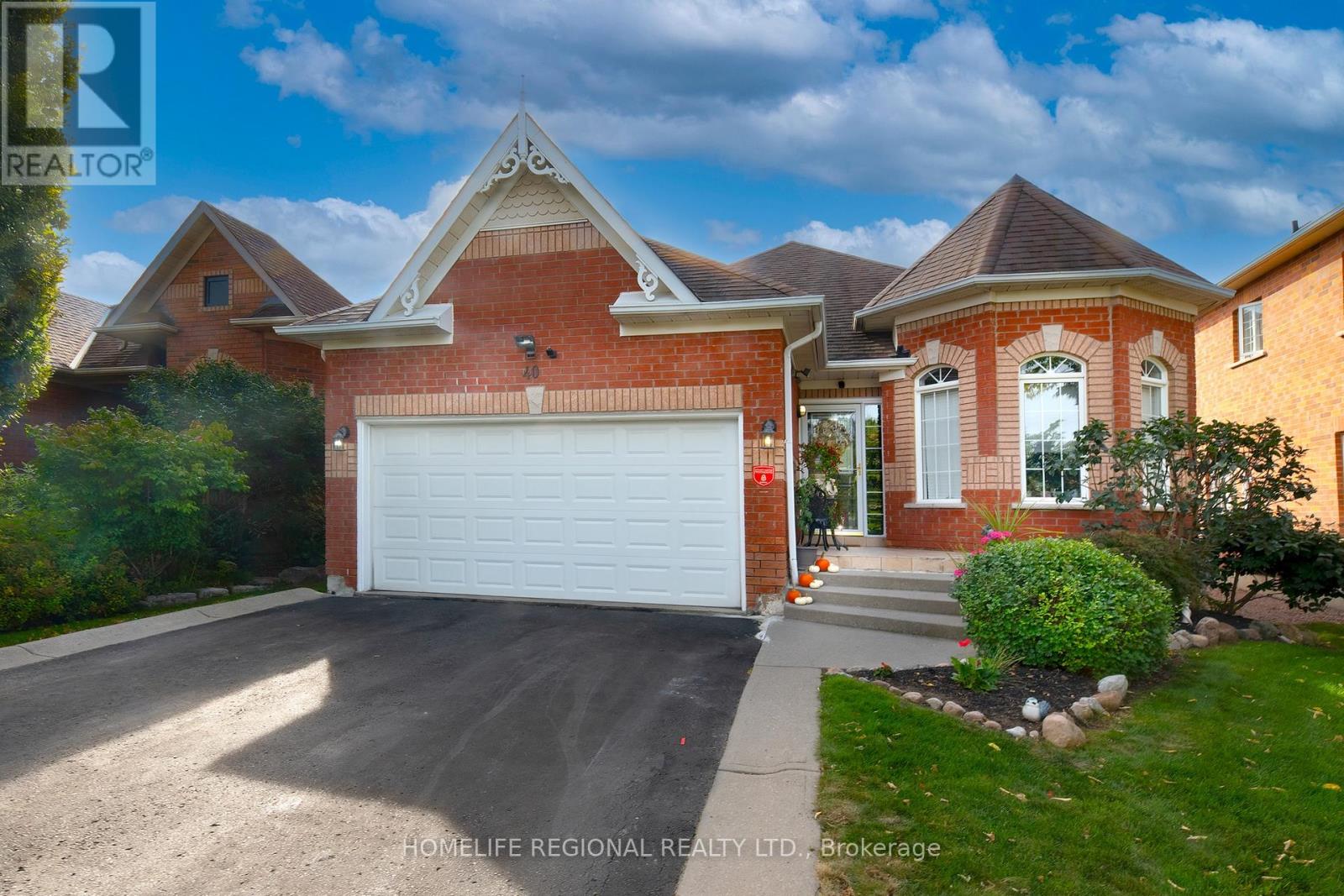 40 ARNOLD CRESCENT Property Photo 1
