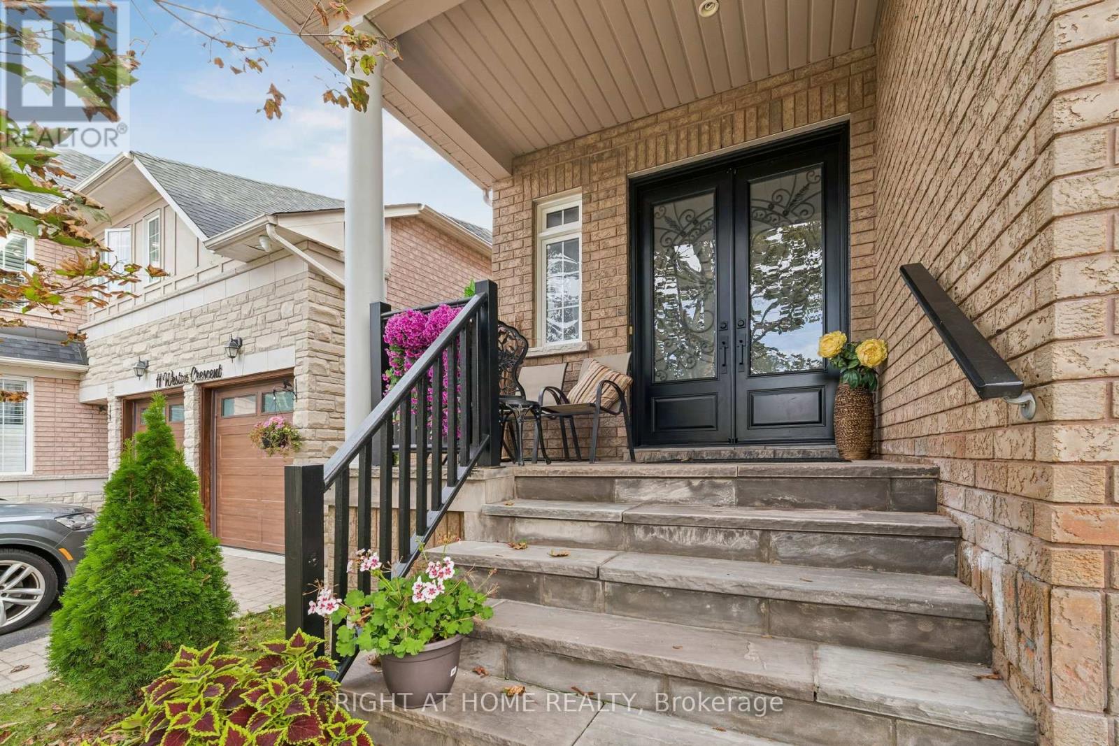 13 Weston Crescent Property Photo 2