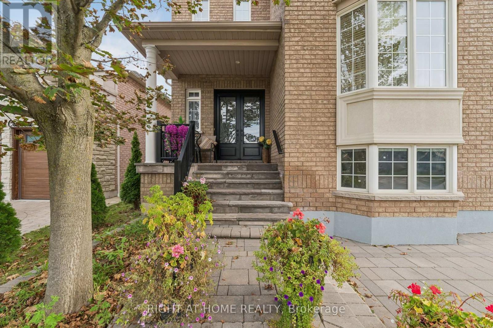 13 Weston Crescent Property Photo 3