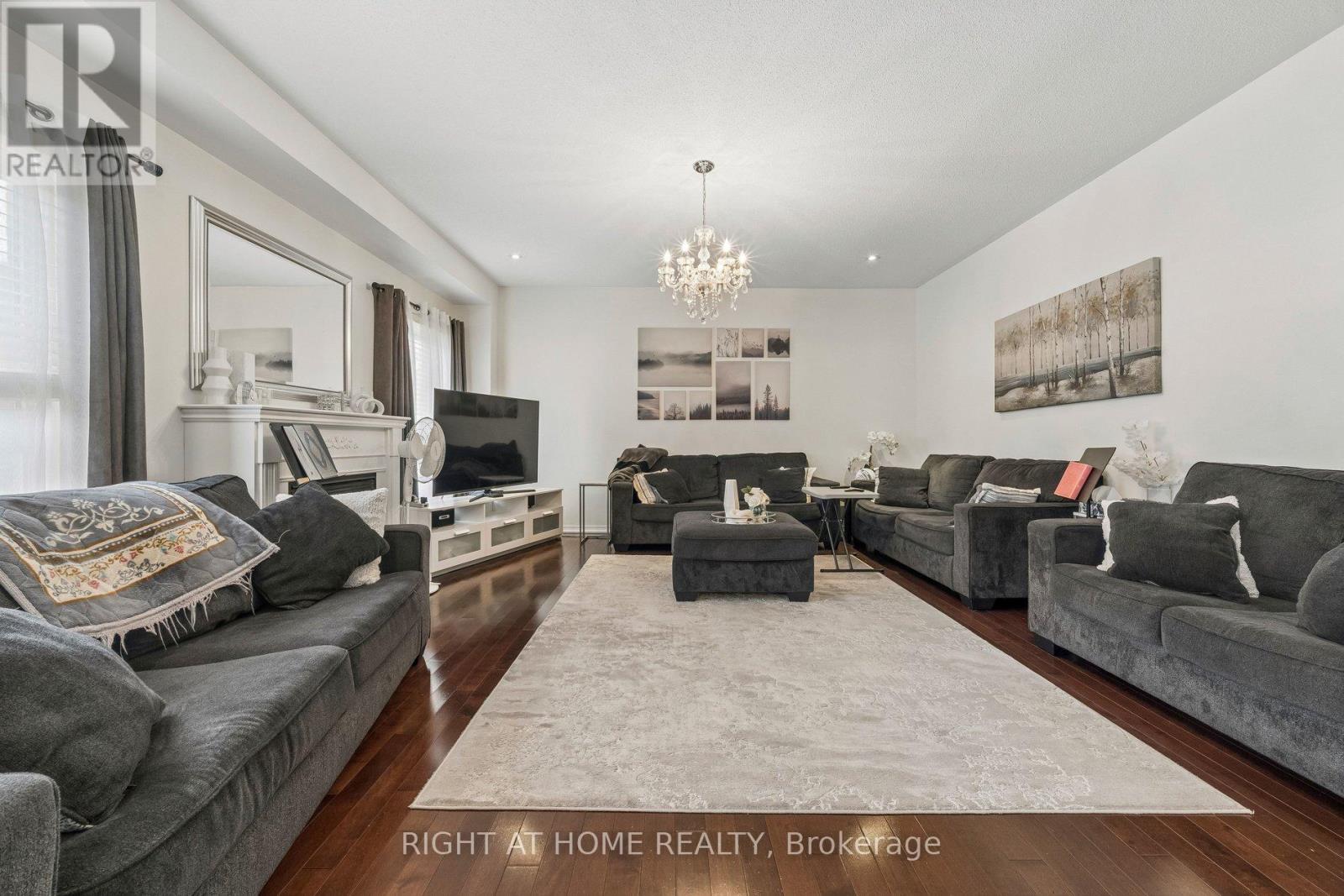 13 Weston Crescent Property Photo 6