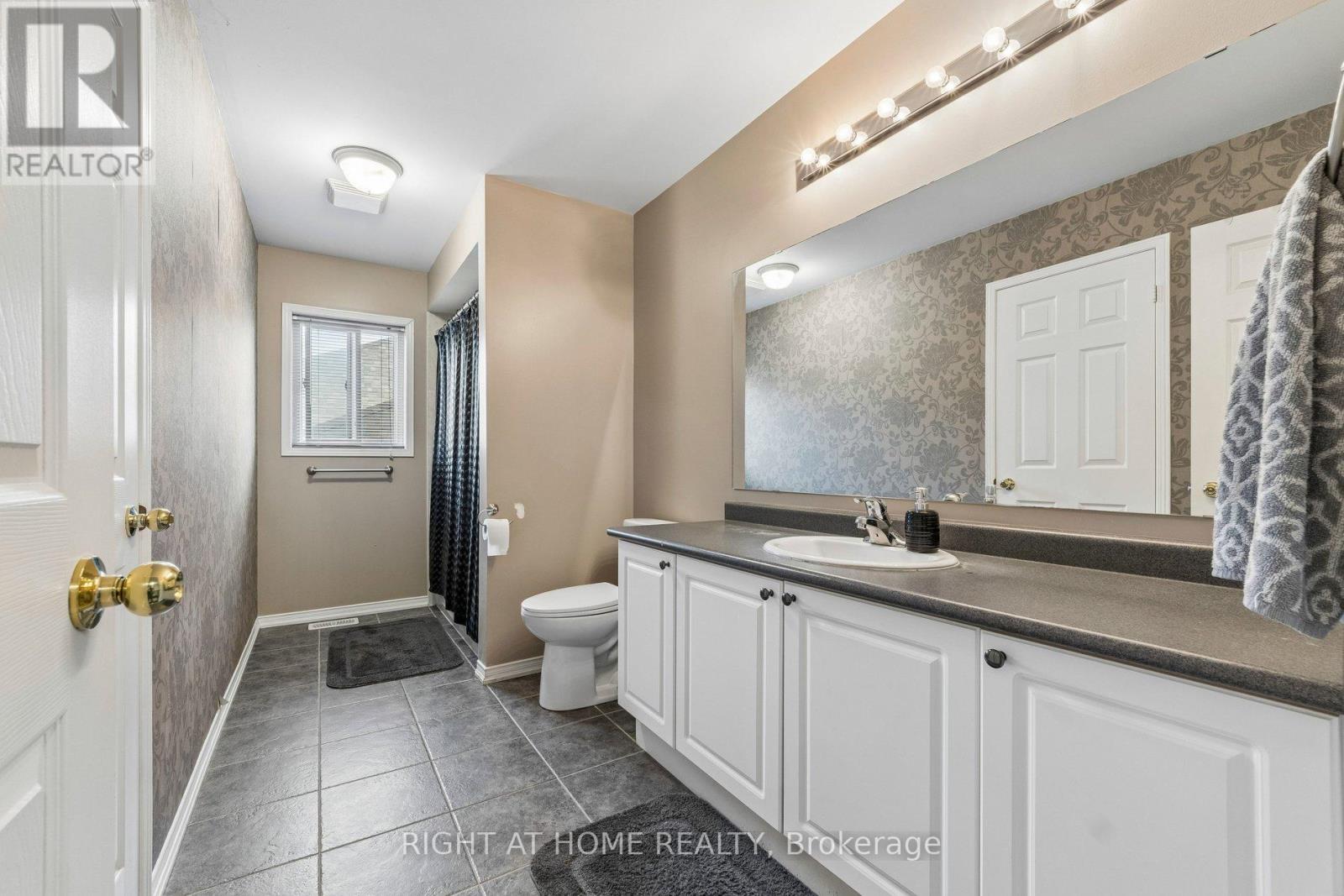 13 Weston Crescent Property Photo 14