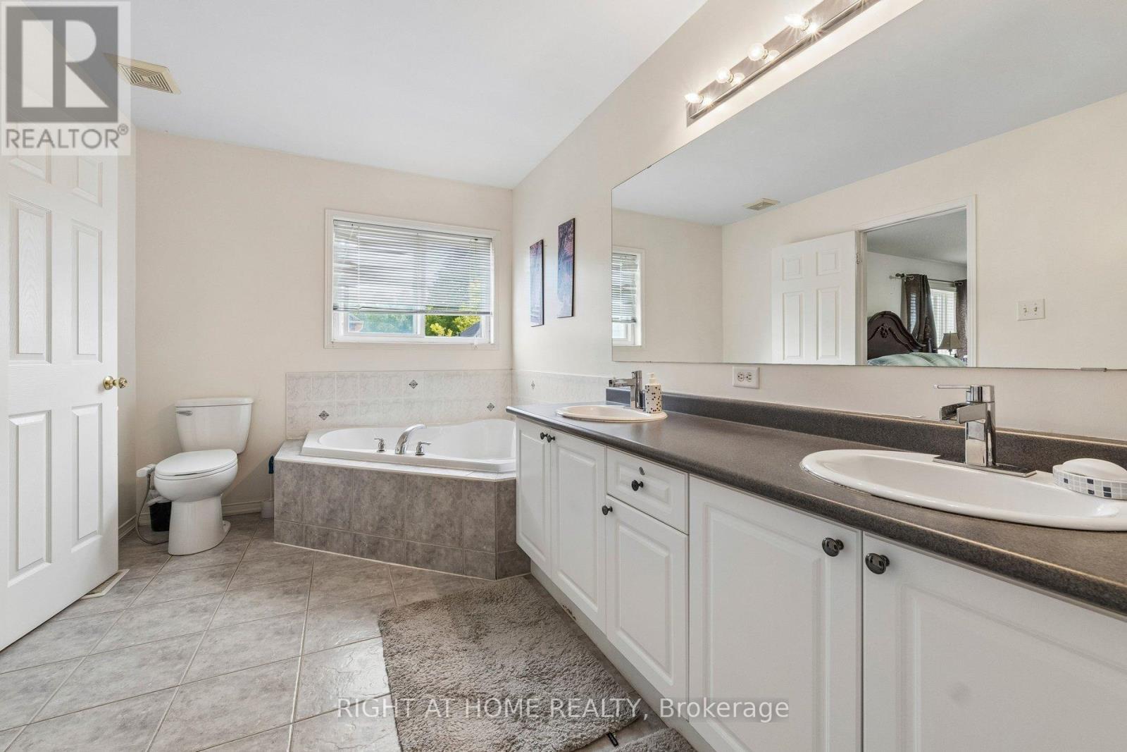 13 Weston Crescent Property Photo 25