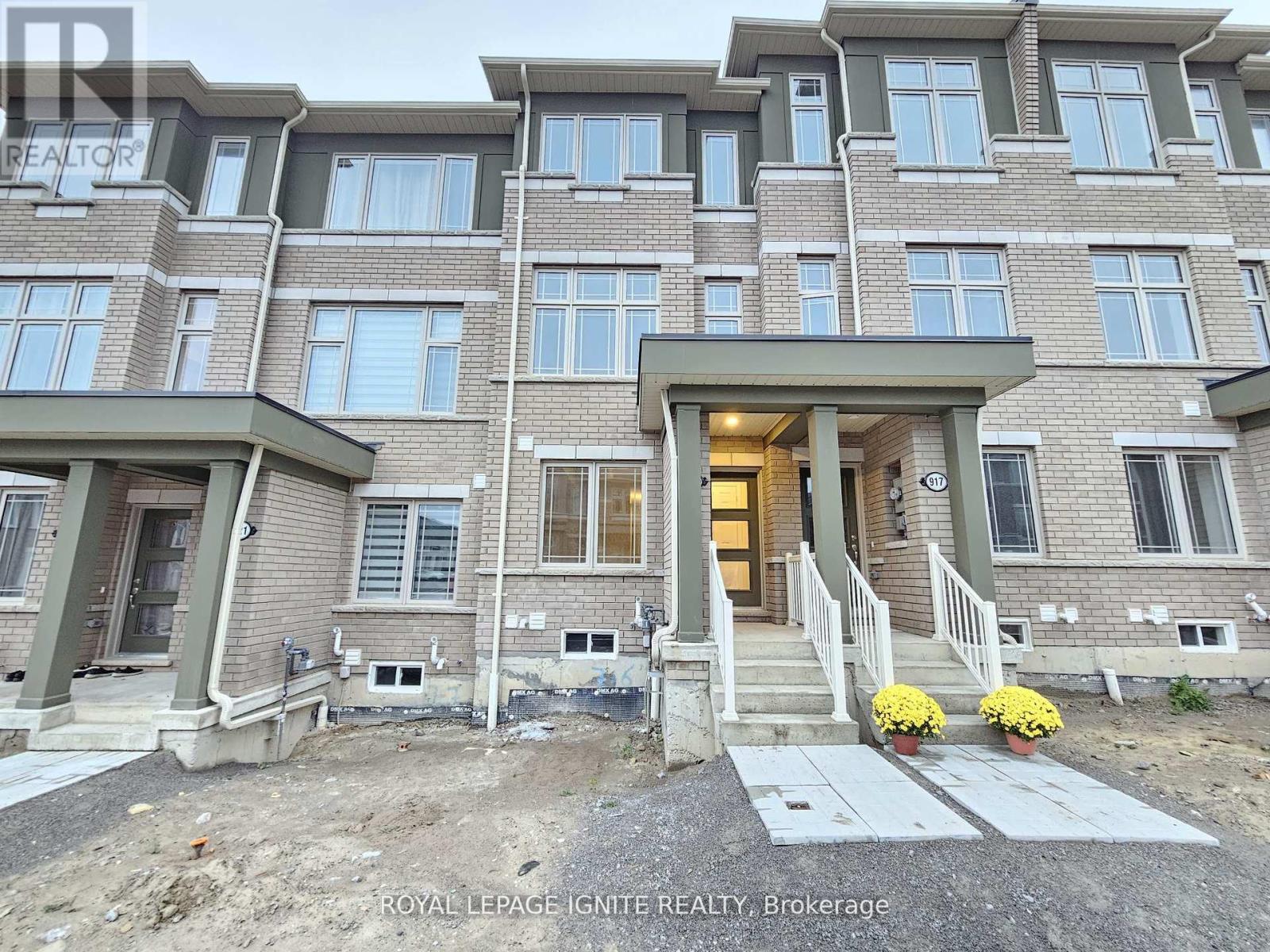 919 CROWSNEST HOLLOW Property Photo 1