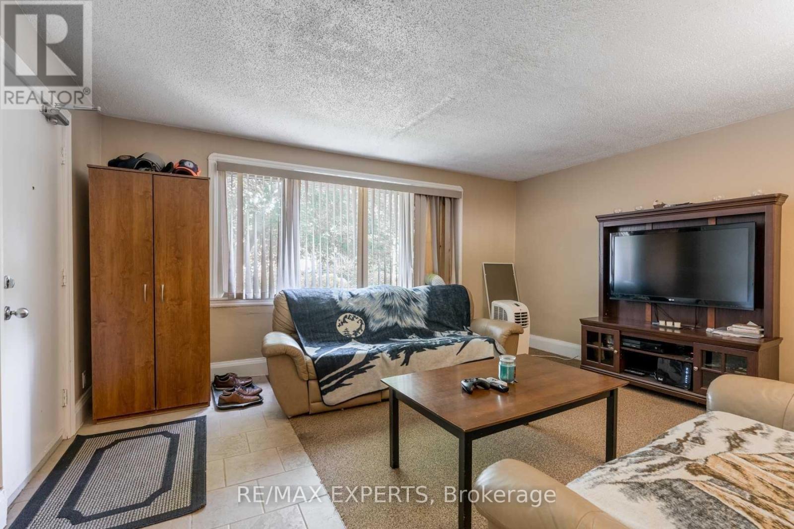 393 King Street E Property Photo 6