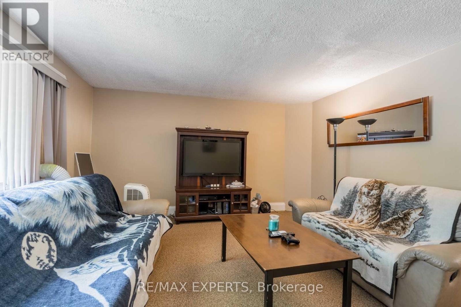 393 King Street E Property Photo 7