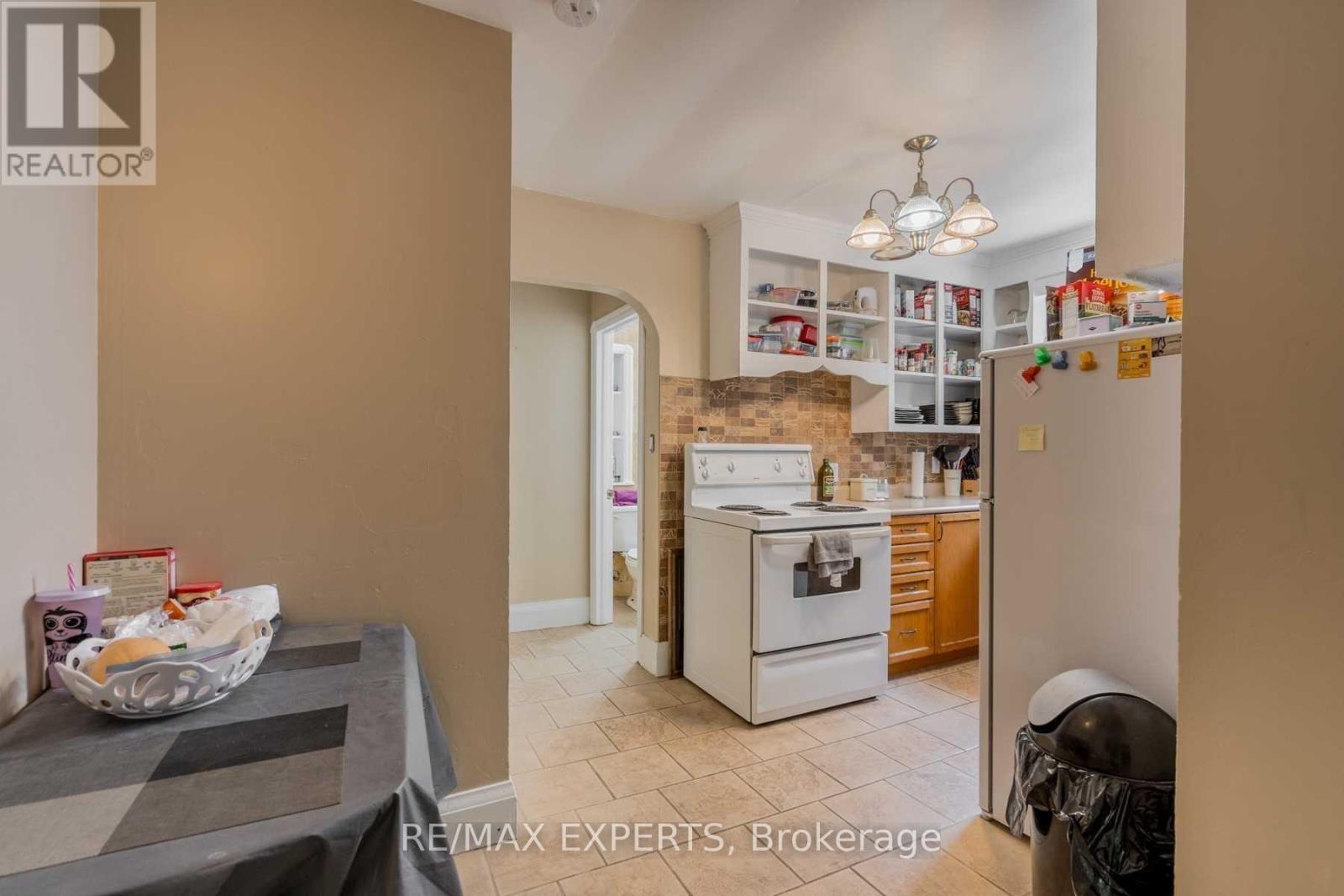 393 King Street E Property Photo 8