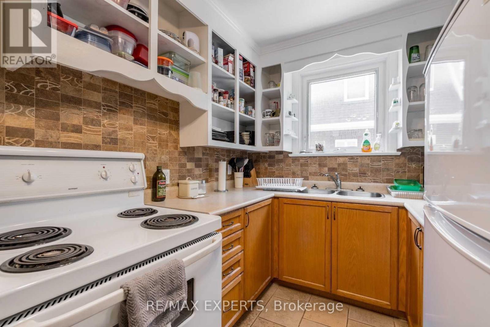 393 King Street E Property Photo 9