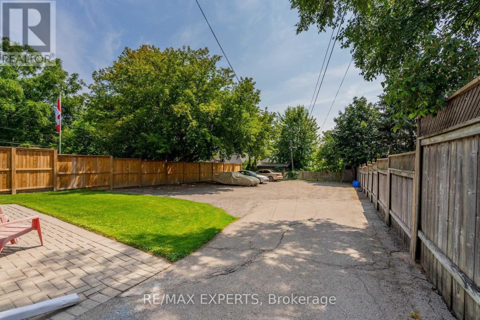 393 King Street E Property Photo 12