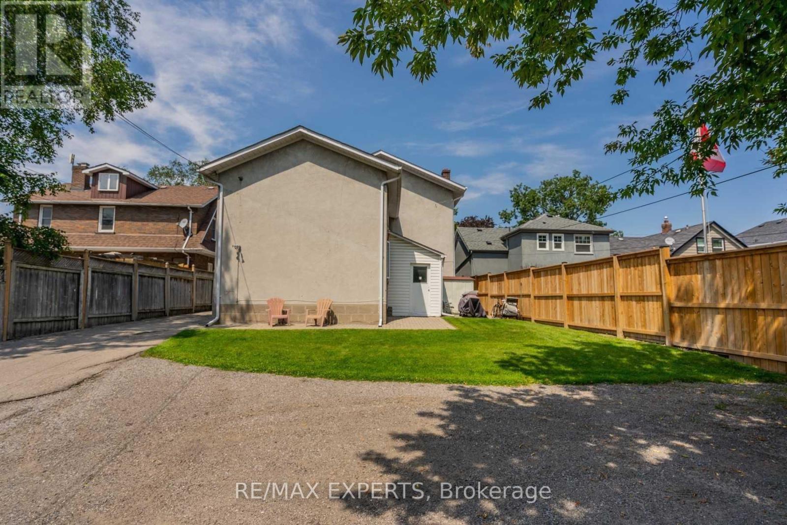 393 King Street E Property Photo 13