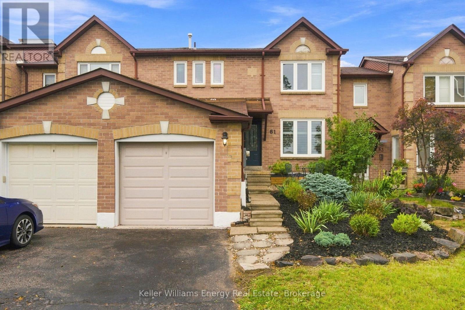 61 FERNBANK PLACE Property Photo 1