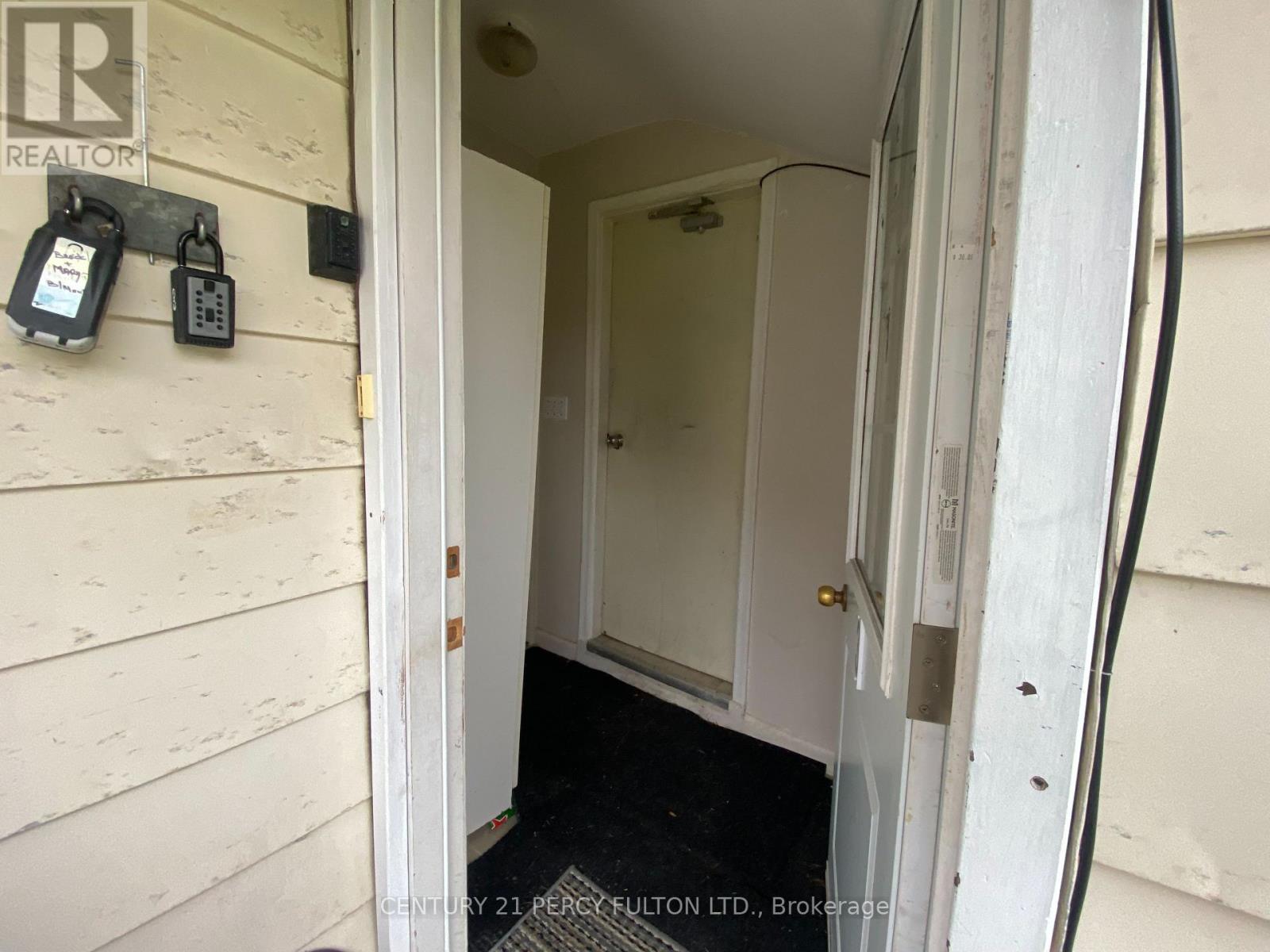 3 - 169 Mary Street N Property Photo 2