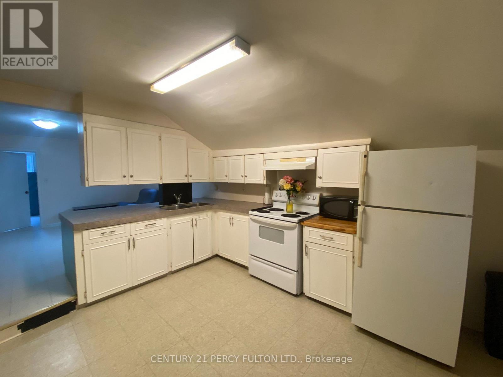 3 - 169 Mary Street N Property Photo 4