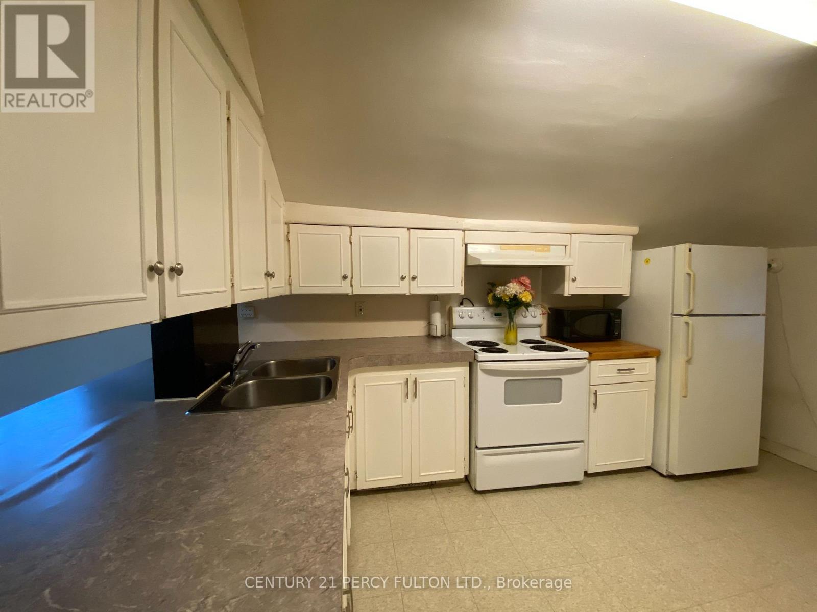 3 - 169 Mary Street N Property Photo 5